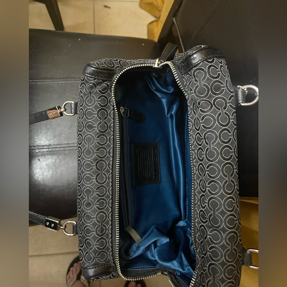 Coach Signature Bag - Picture 3 of 9